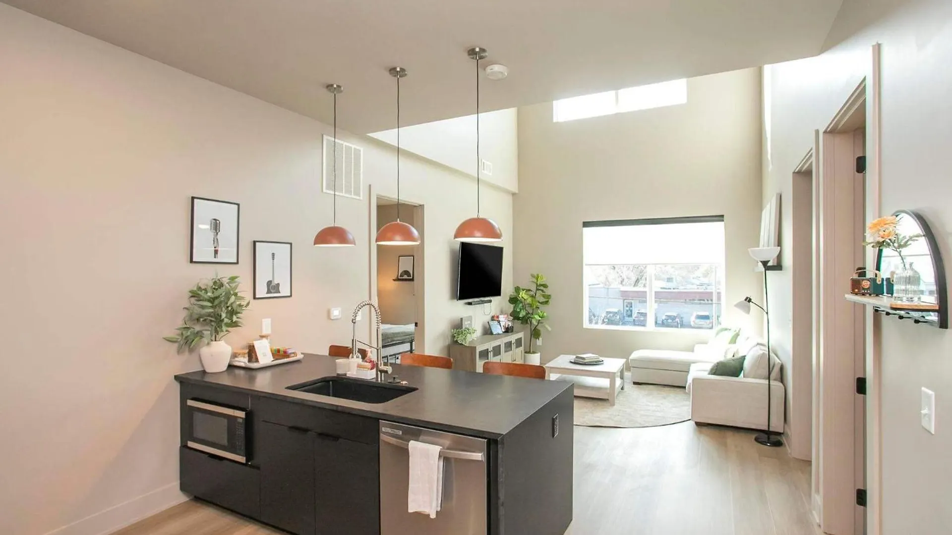 Chic 2Br Apt With Loft In East Nash Sleeps 6 Nashville Apartment